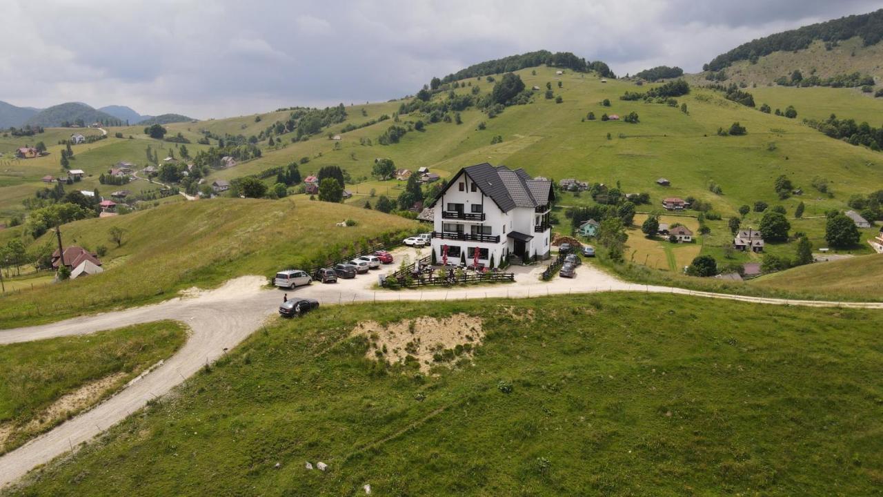 Pensiunea Soarelui Fundata Exterior photo